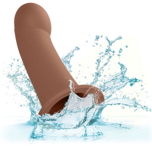 img_174482_94342f098eae0e2093d96a5f7d101fea_1.jpg CALEXOTICS - PERFORMANCE MAXX EXTENSIÓN CON ARNÉS PIEL MORENO